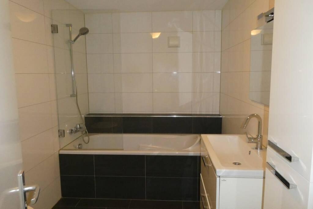 Huis Bij De Catalpa Dordrecht Bagian luar foto